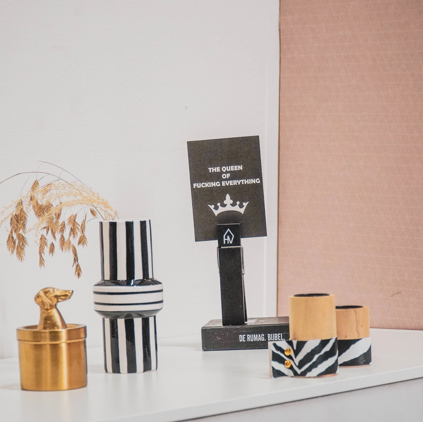 Postikortti, Queen of f*ck*n everything